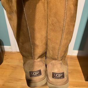 UGG women’s boots size W6